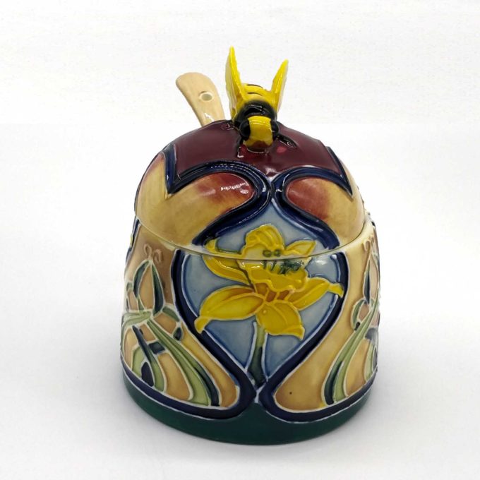 honey pot inspired by winnie the pooh